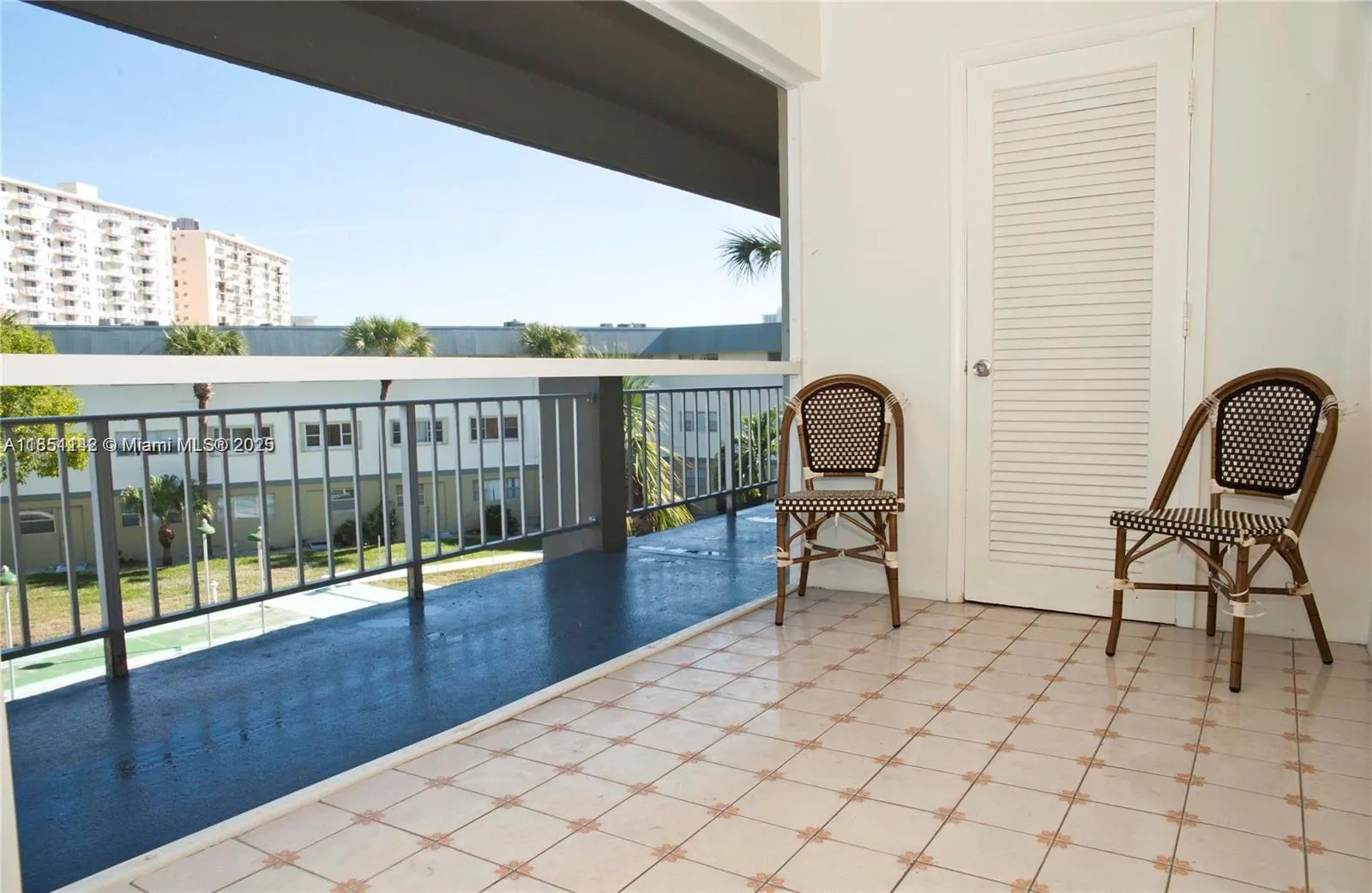 270 Layne Blvd, #305