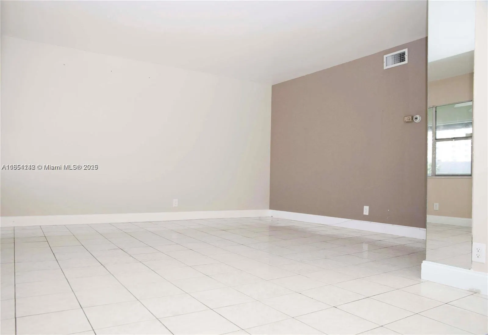 270 Layne Blvd, #305
