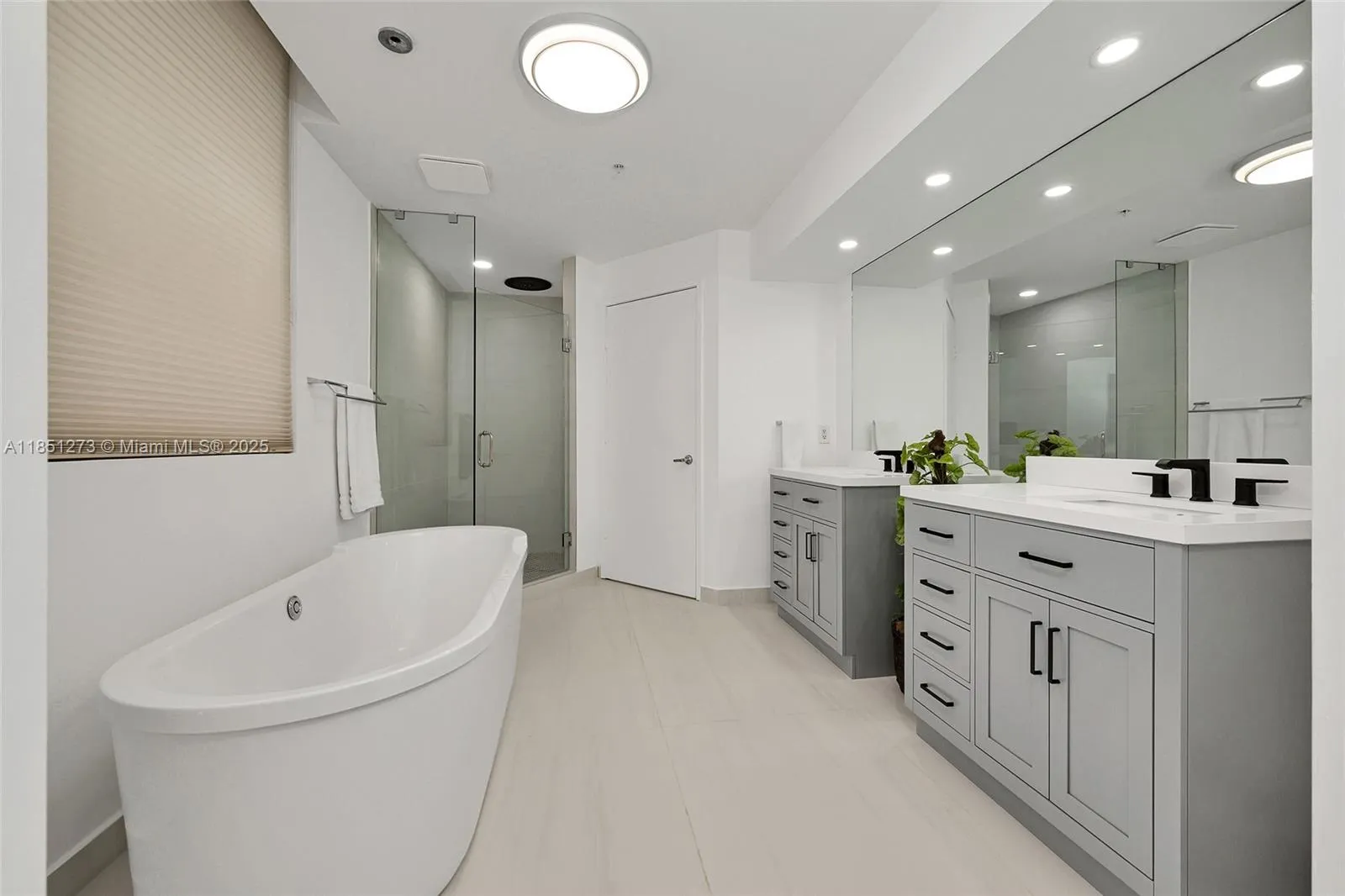 16275 Collins Ave, #801