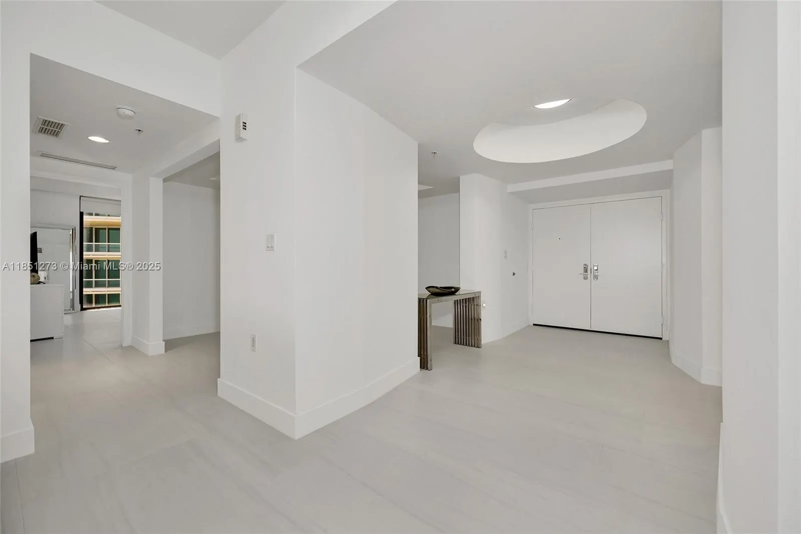 16275 Collins Ave, #801