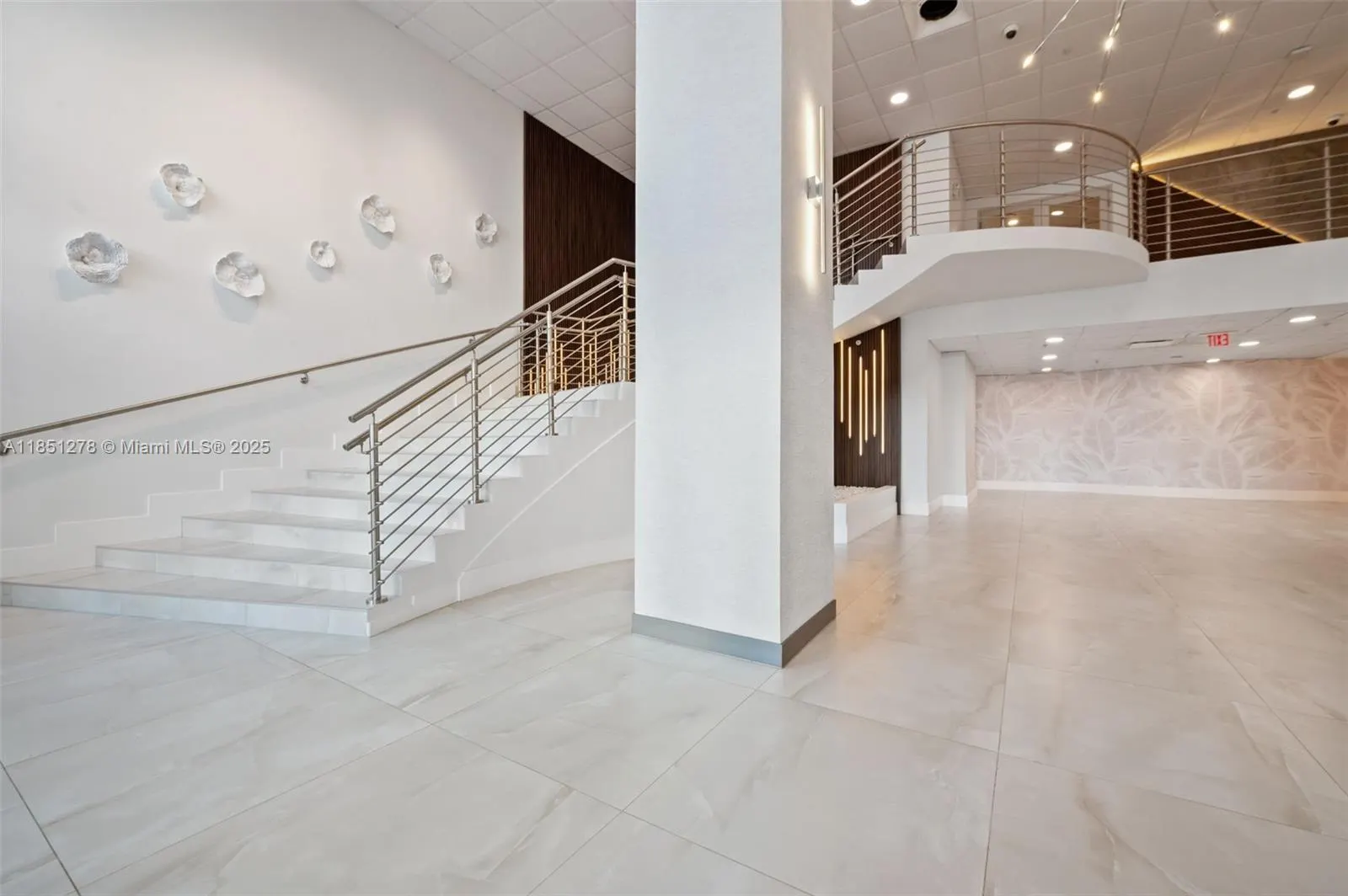 3000 S Ocean Dr, #102