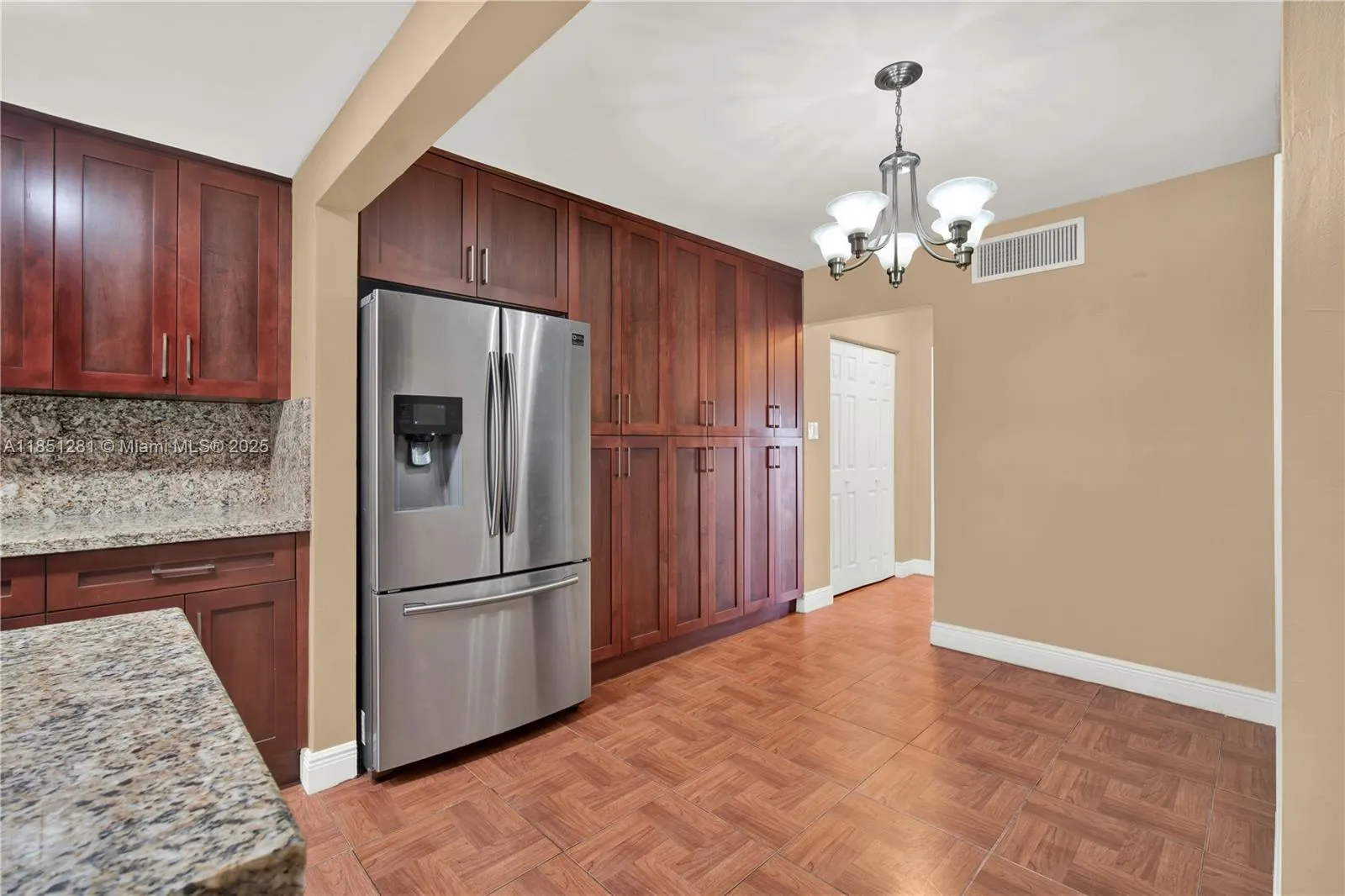 1340 Lincoln Rd, #207
