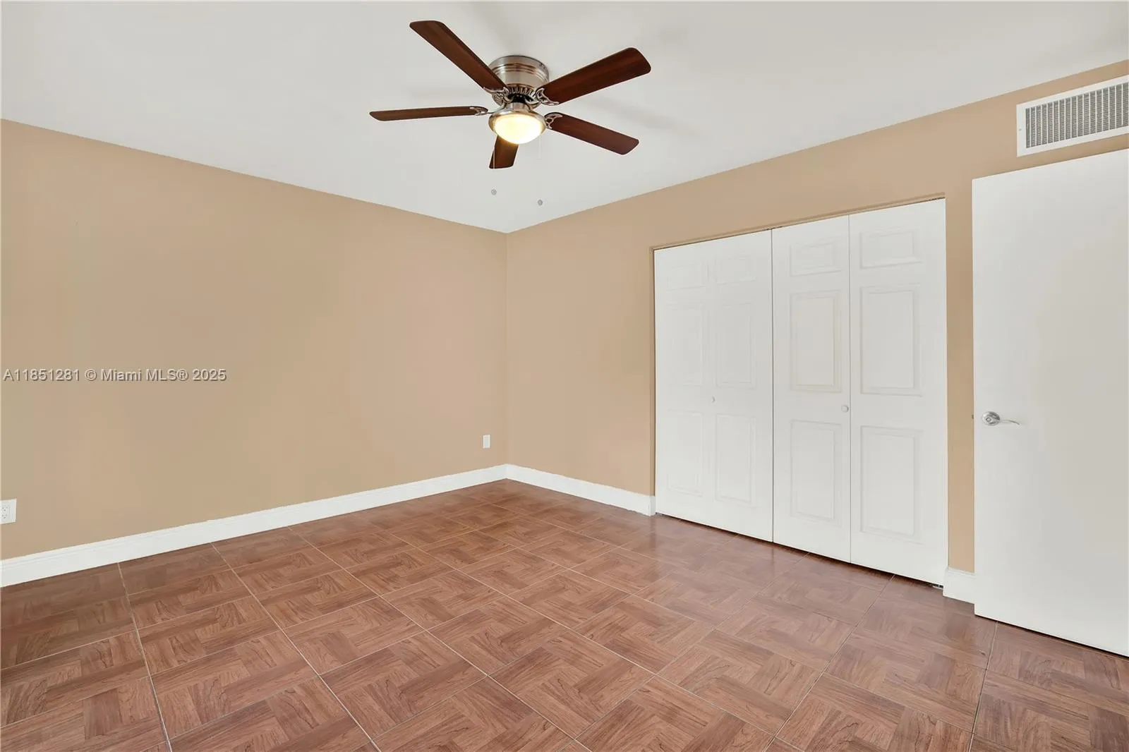 1340 Lincoln Rd, #207