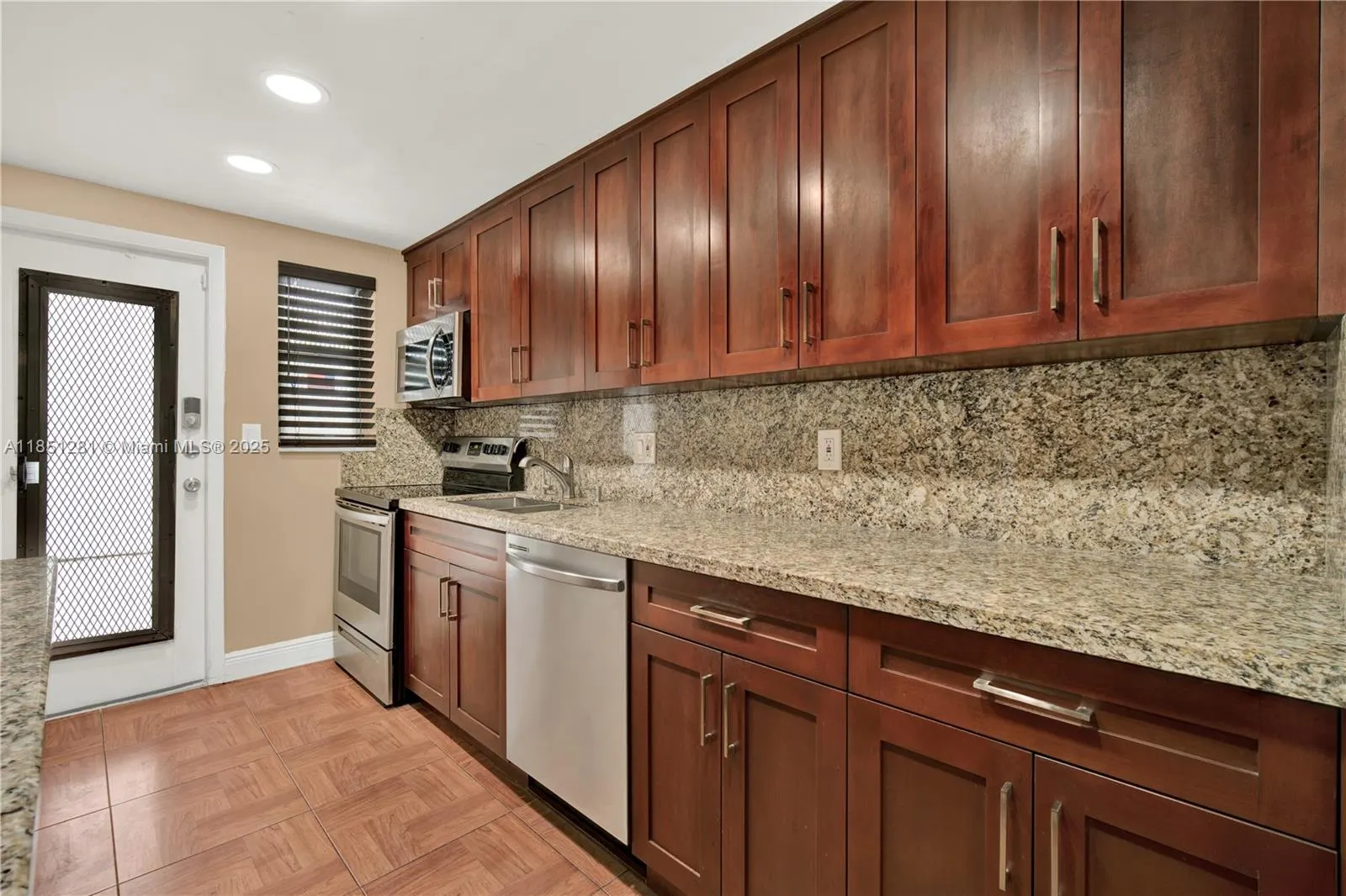 1340 Lincoln Rd, #207