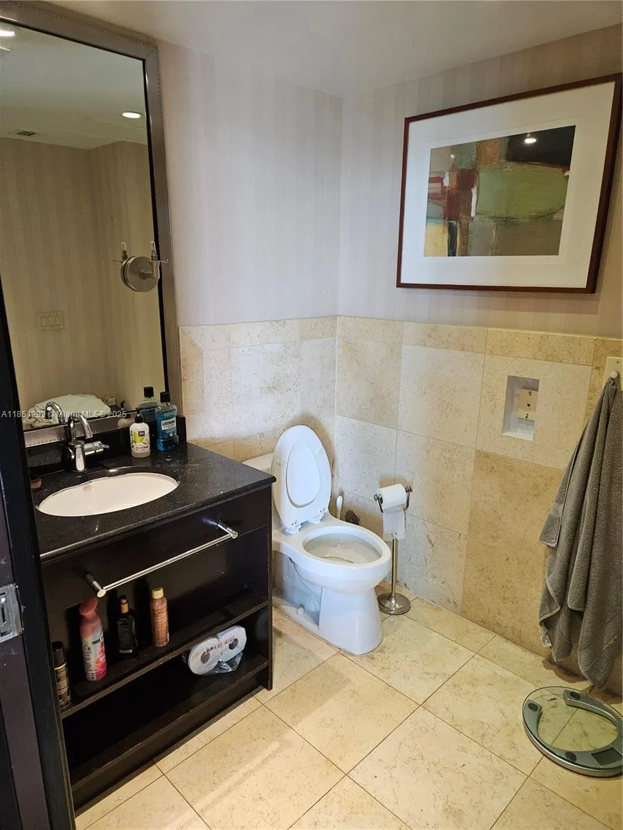 1437 Collins Ave, #PH18