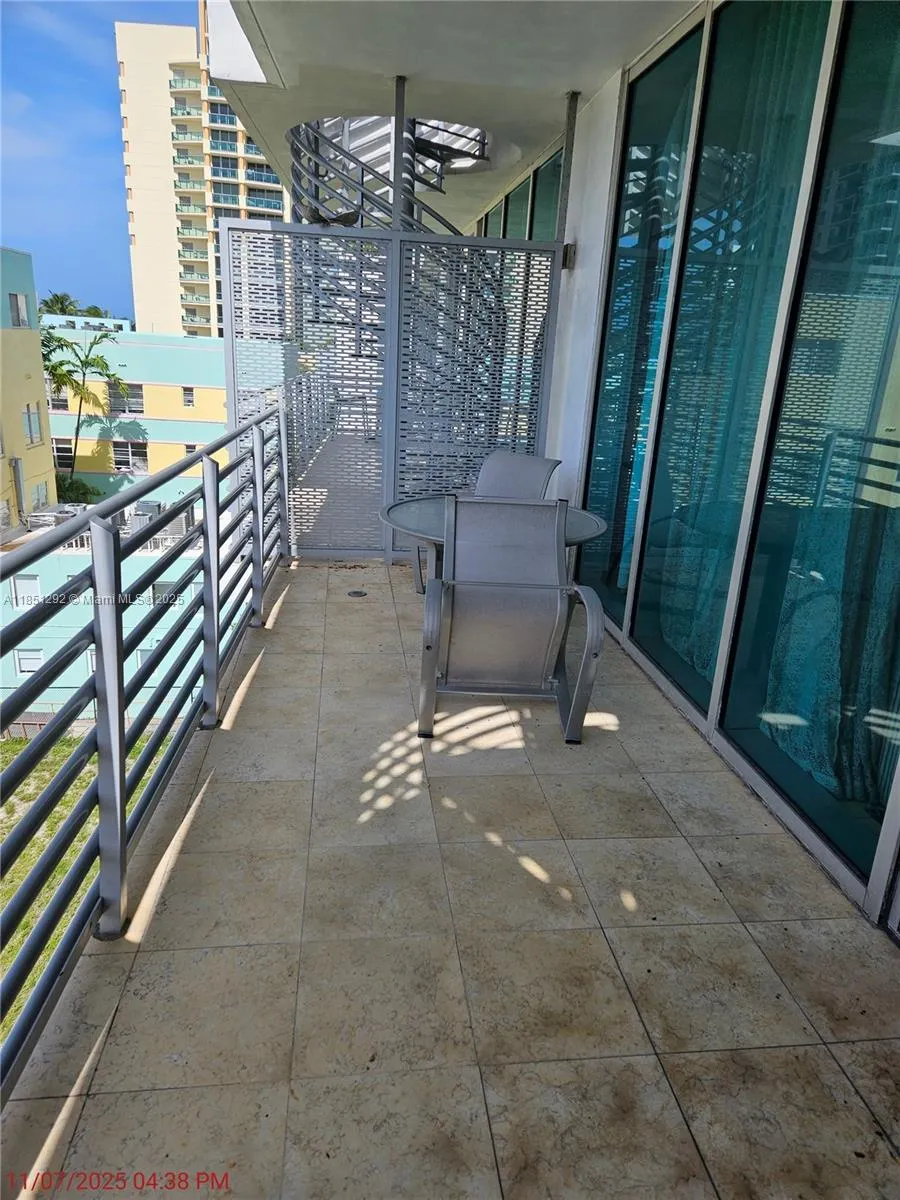 1437 Collins Ave, #PH18