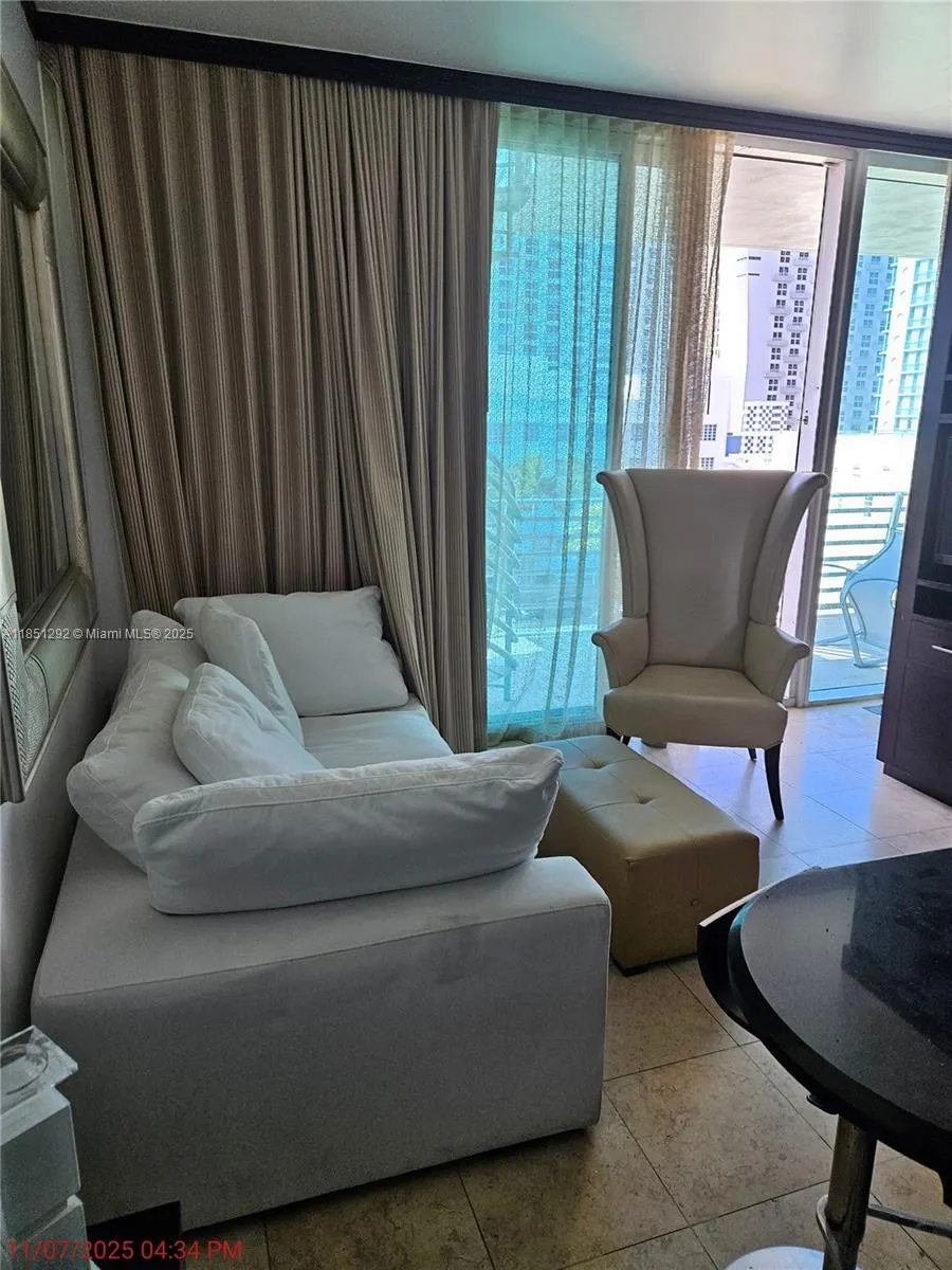 1437 Collins Ave, #PH18