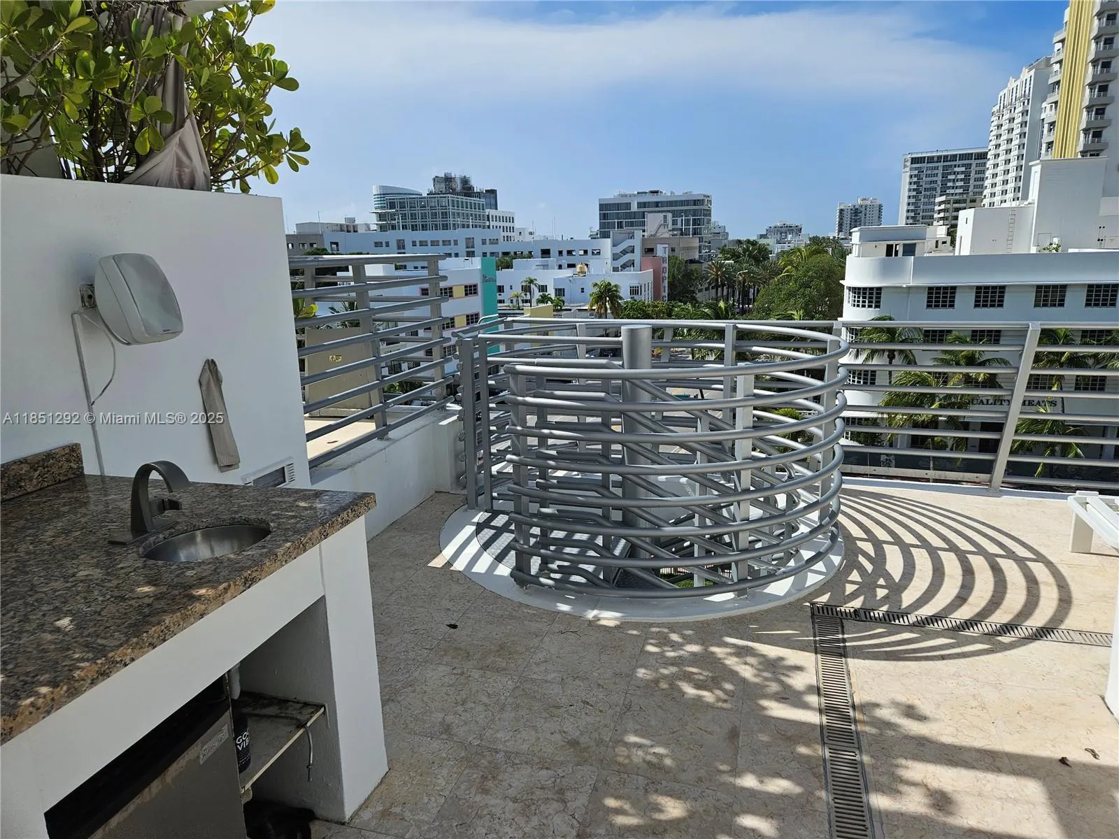 1437 Collins Ave, #PH18