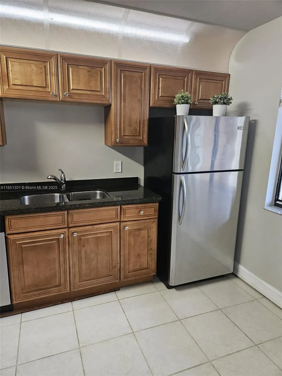 366 Lakeview Dr, #104