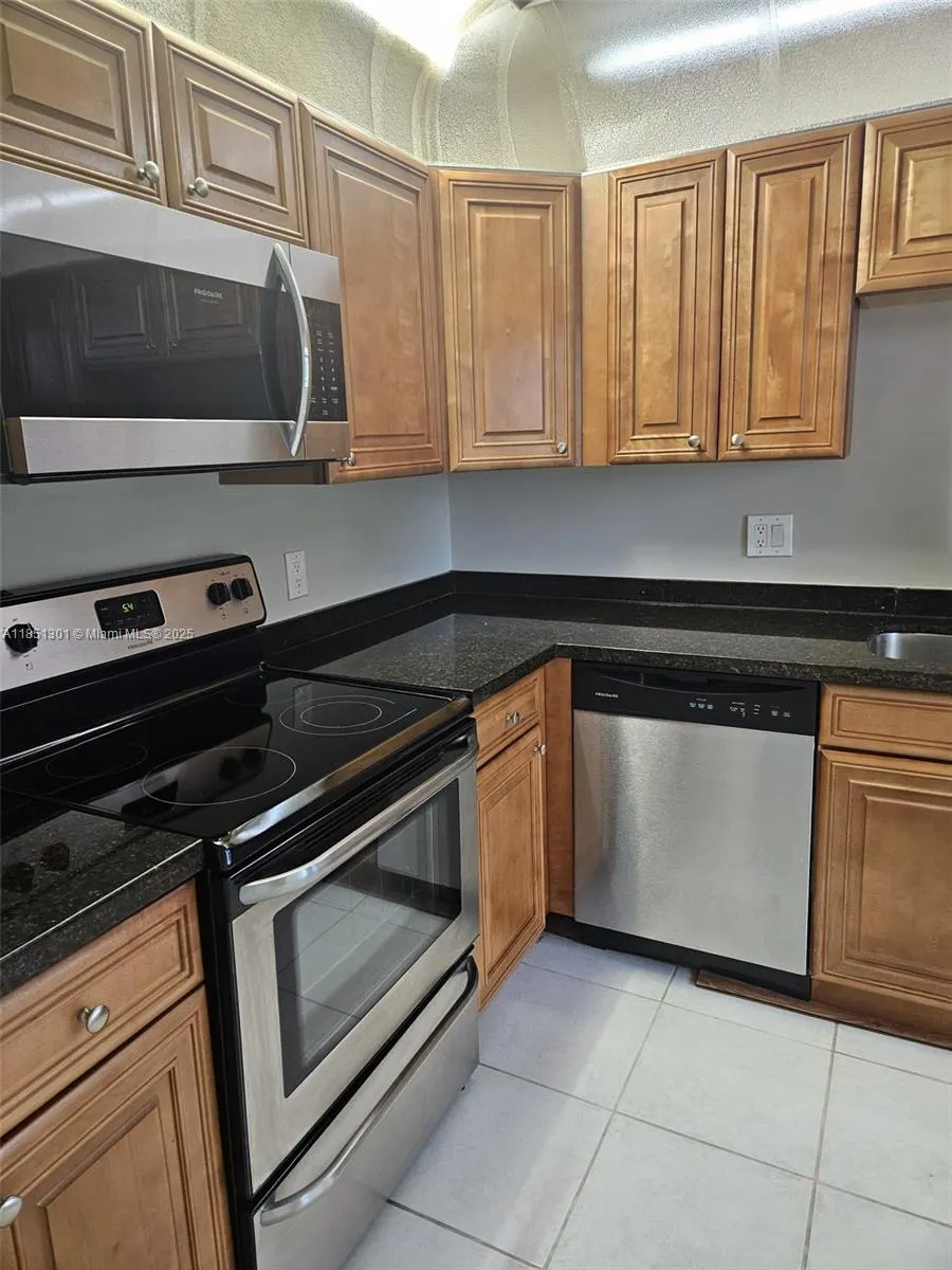 366 Lakeview Dr, #104