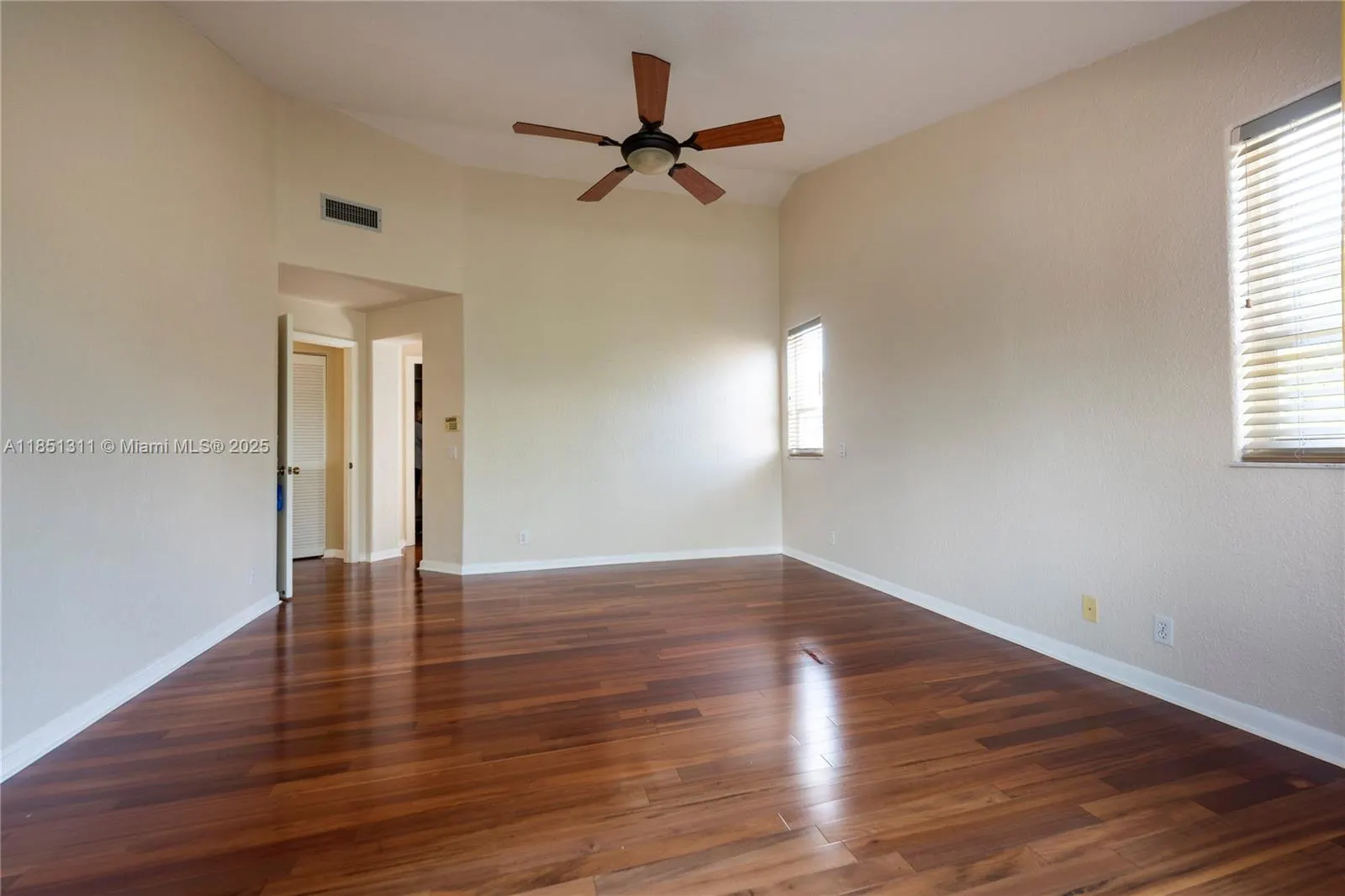 1075 San Luis Rey