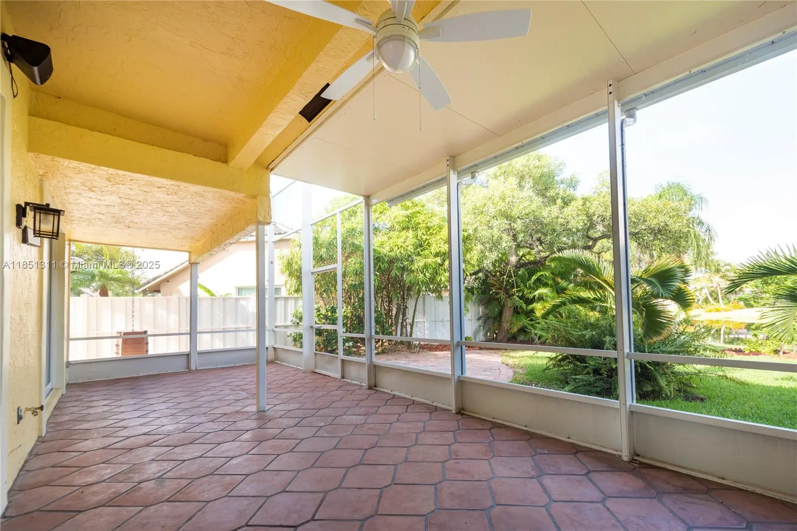 1075 San Luis Rey