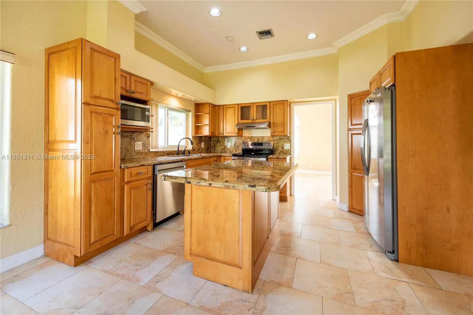 1075 San Luis Rey