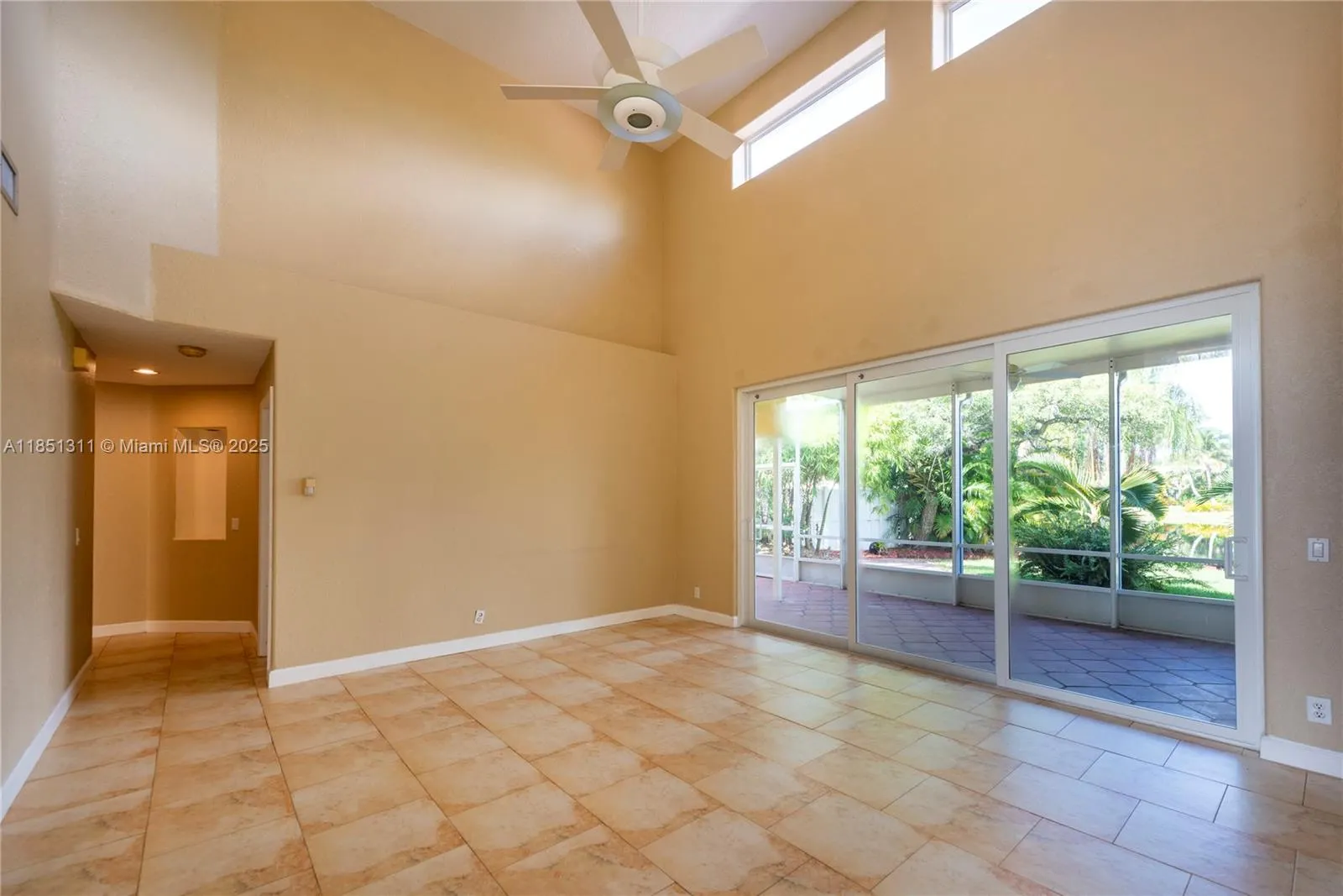 1075 San Luis Rey