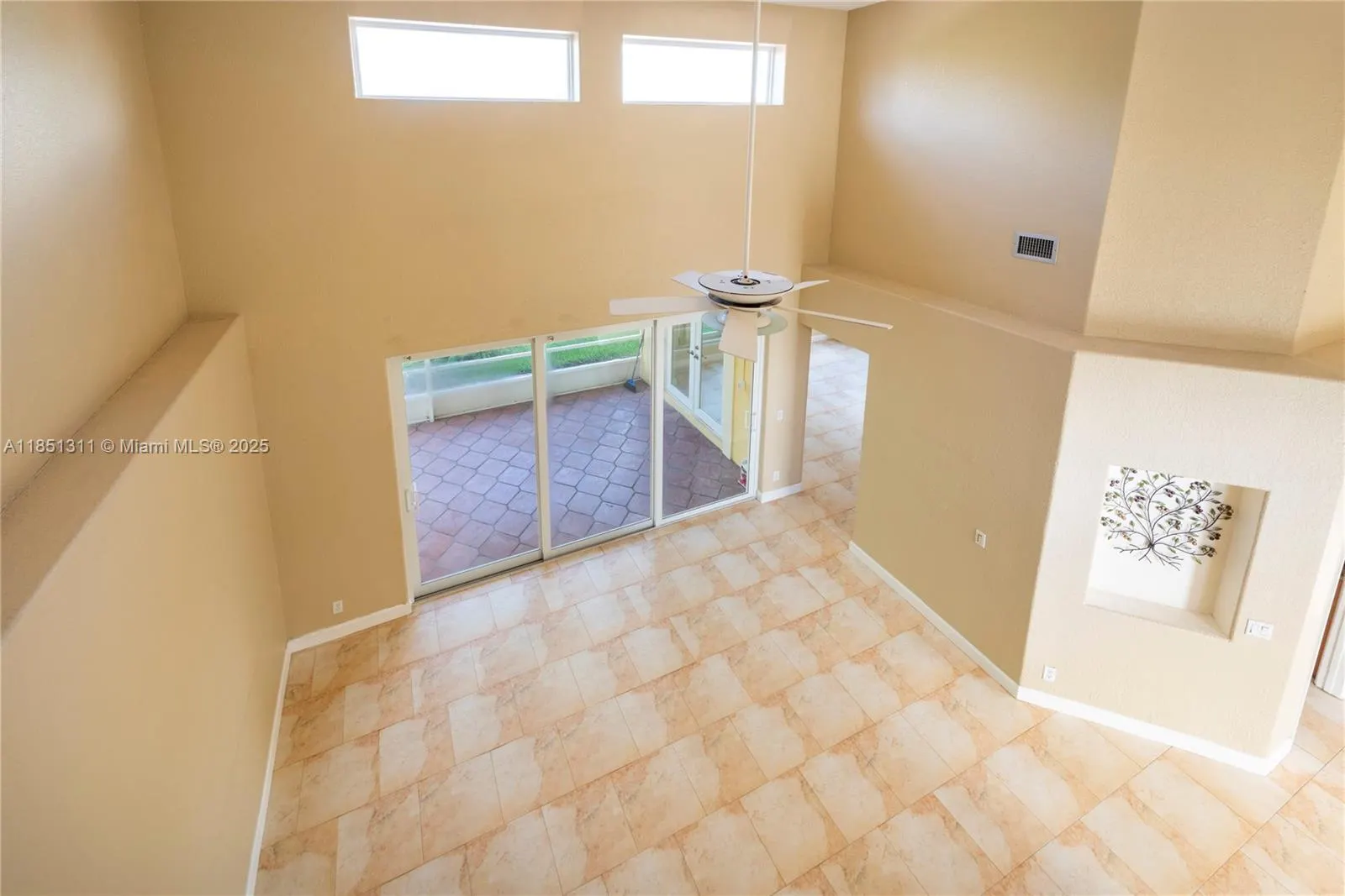 1075 San Luis Rey