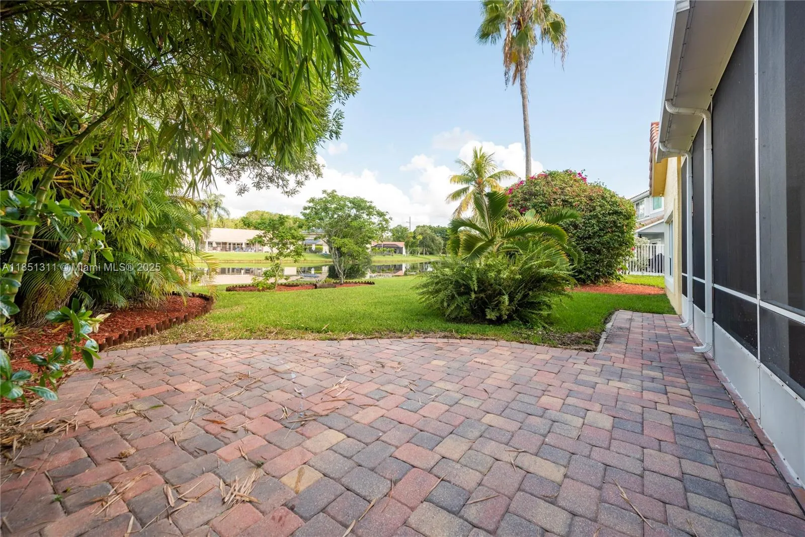 1075 San Luis Rey