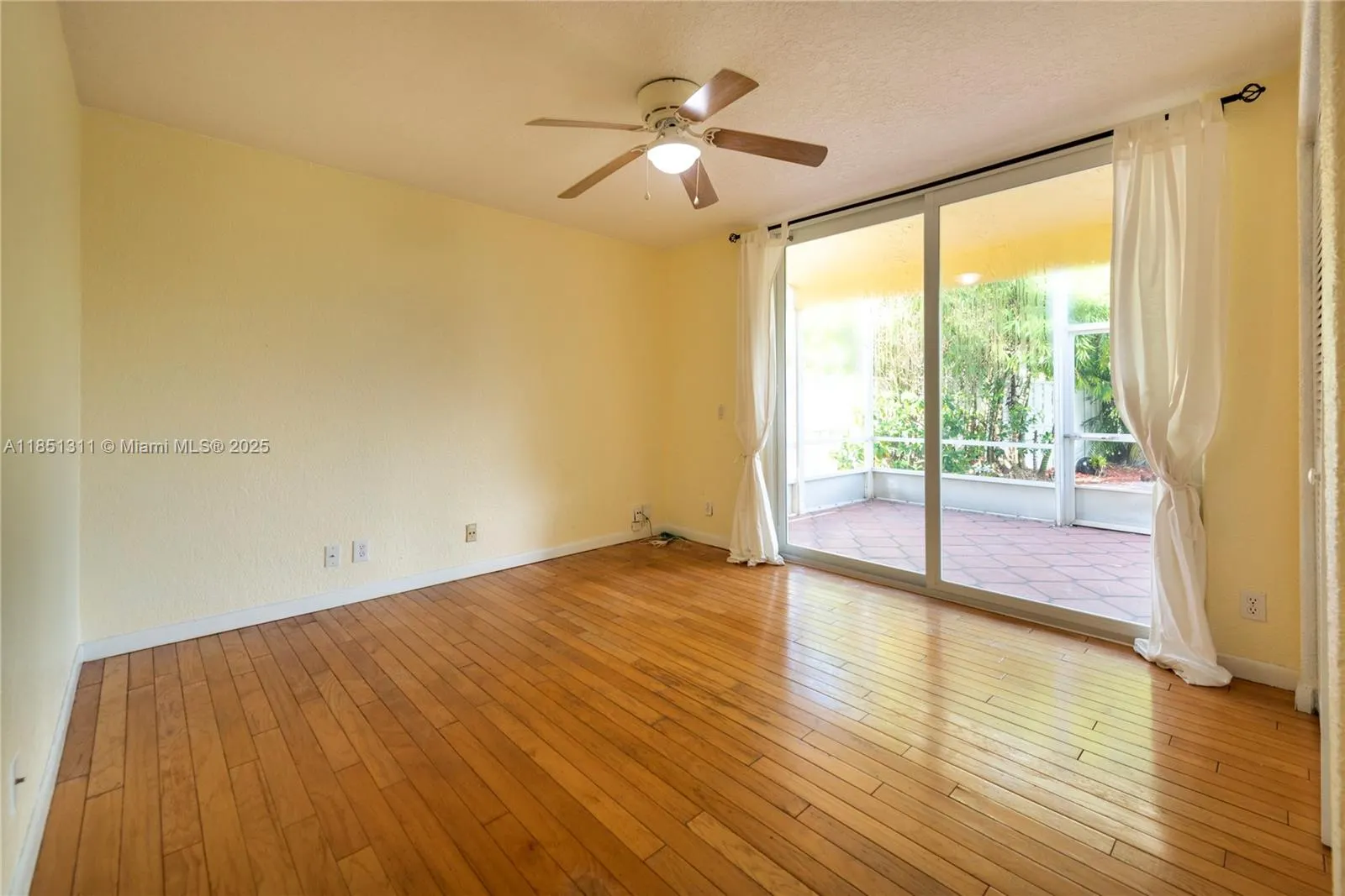1075 San Luis Rey