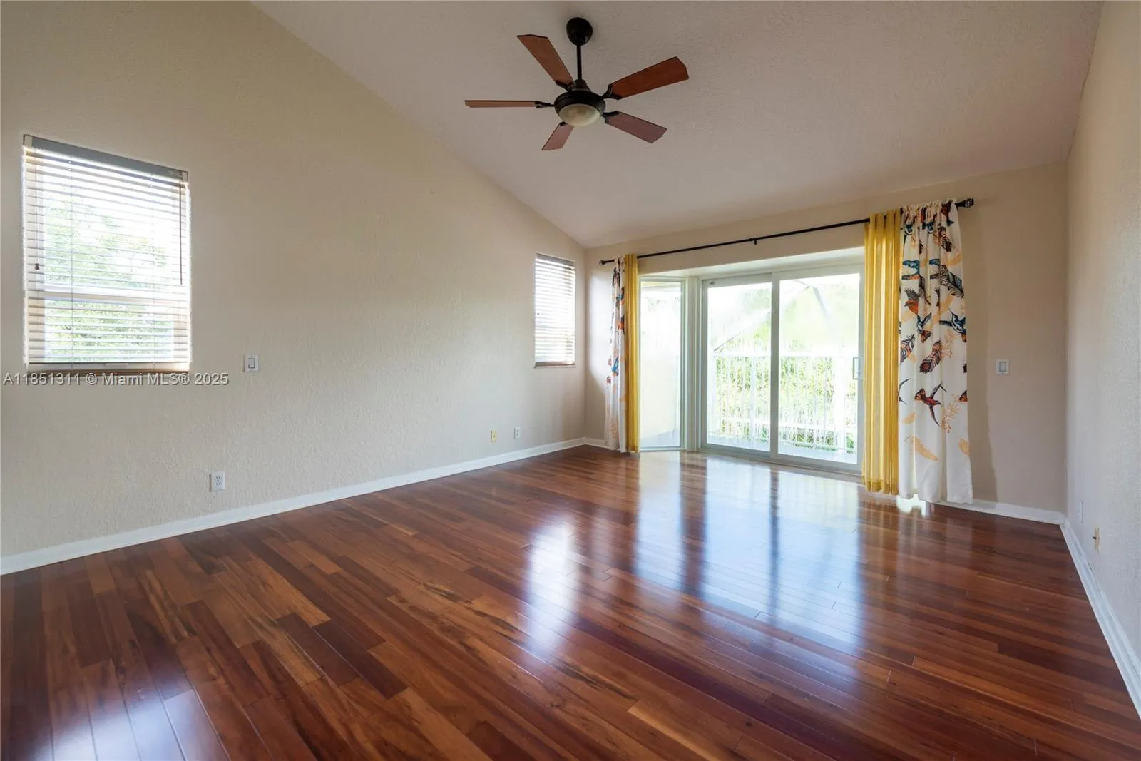 1075 San Luis Rey