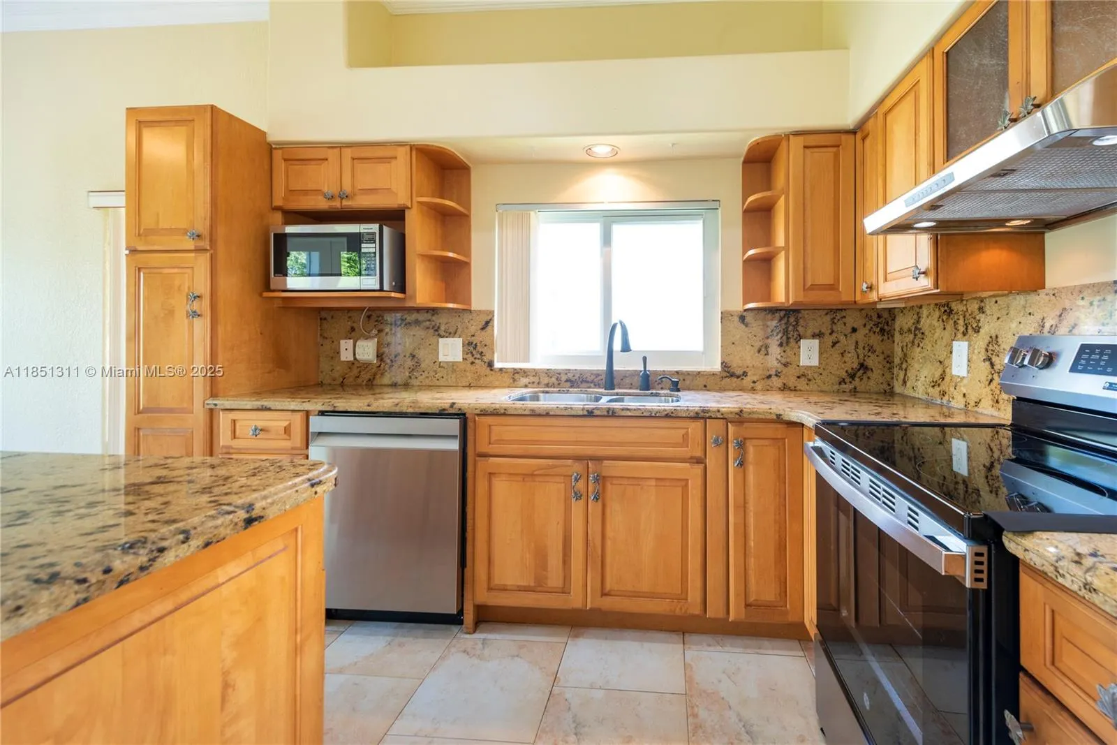 1075 San Luis Rey