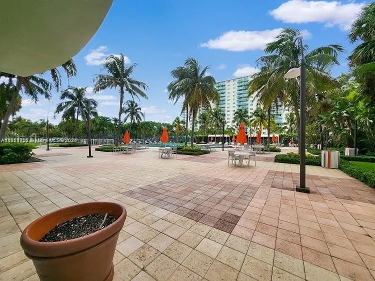 19380 Collins Ave, #1107