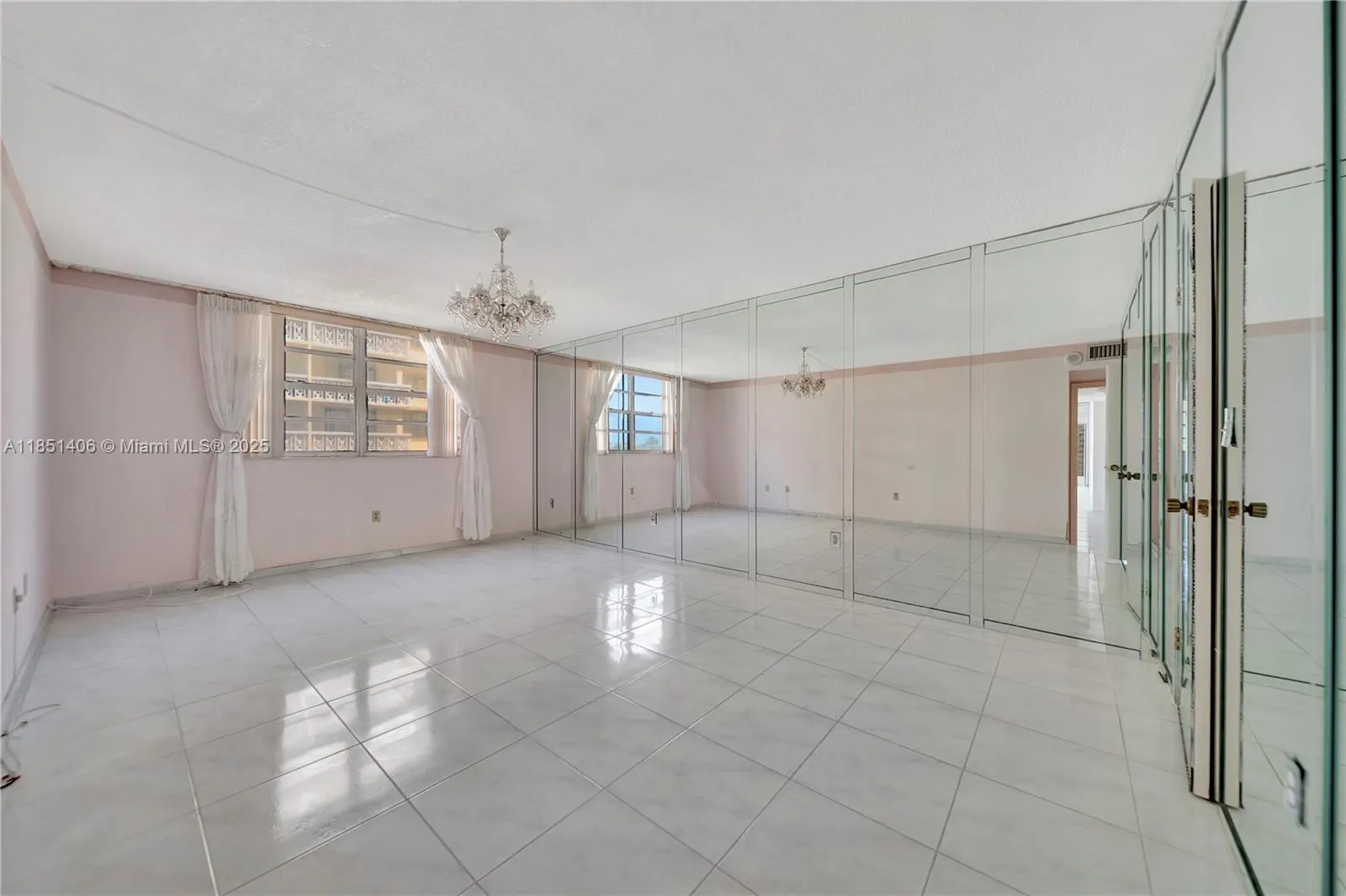 1833 S Ocean Dr, #511