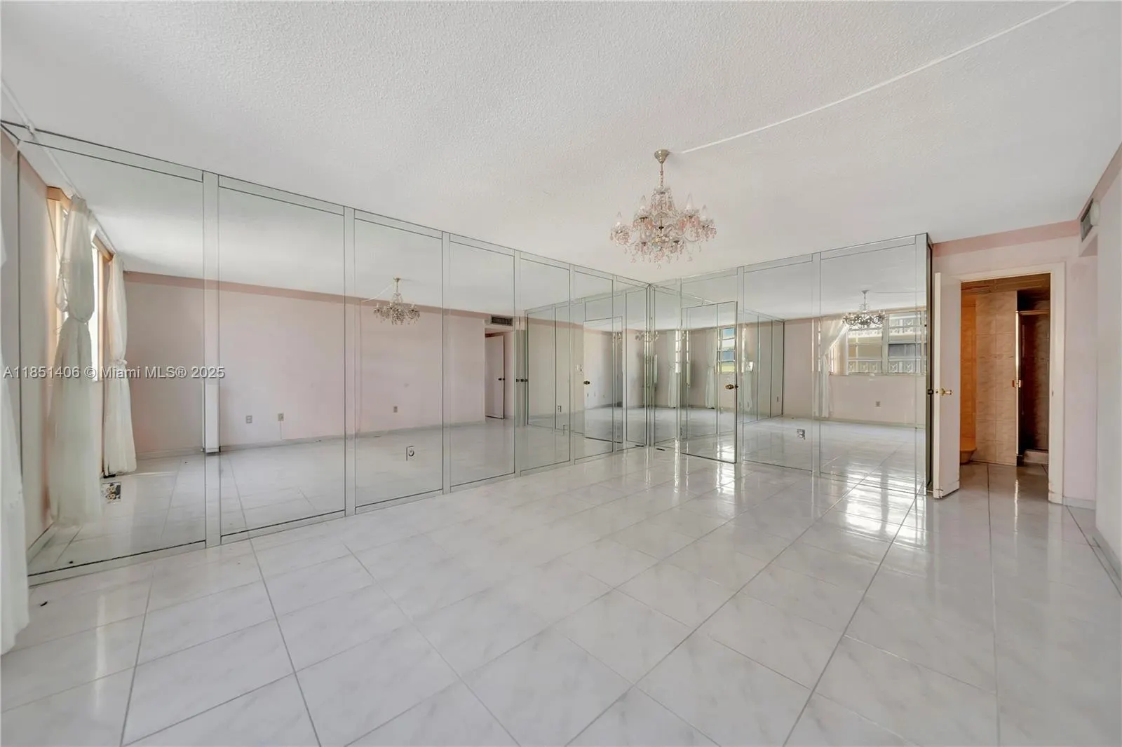 1833 S Ocean Dr, #511