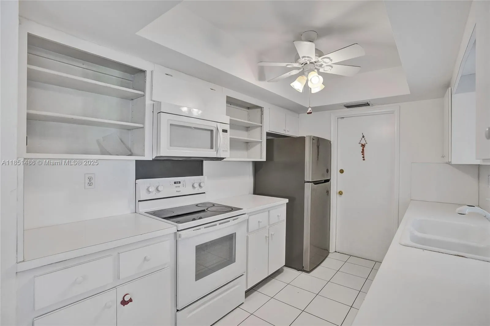 7200 E Tropical Way