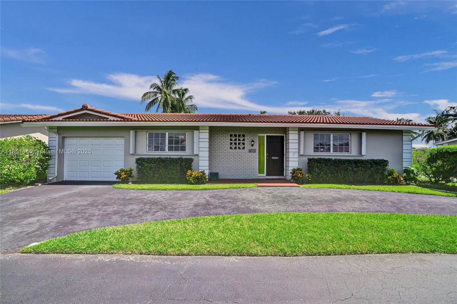 7200 E Tropical Way