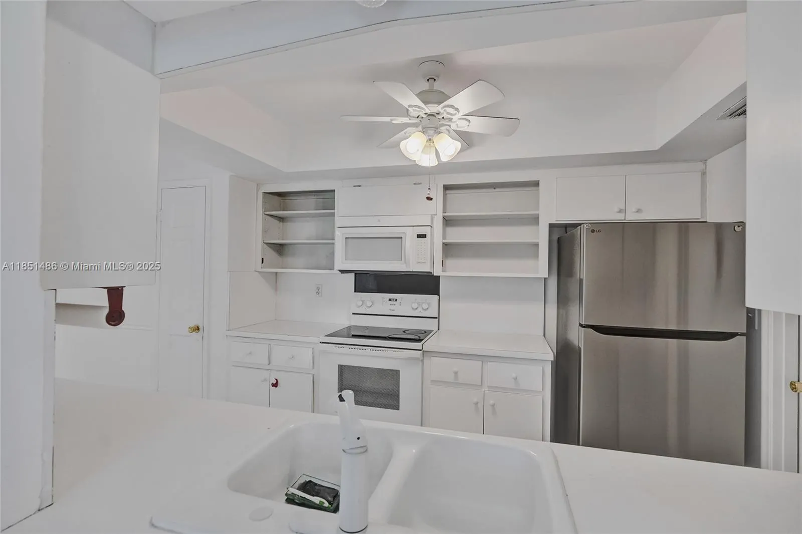 7200 E Tropical Way