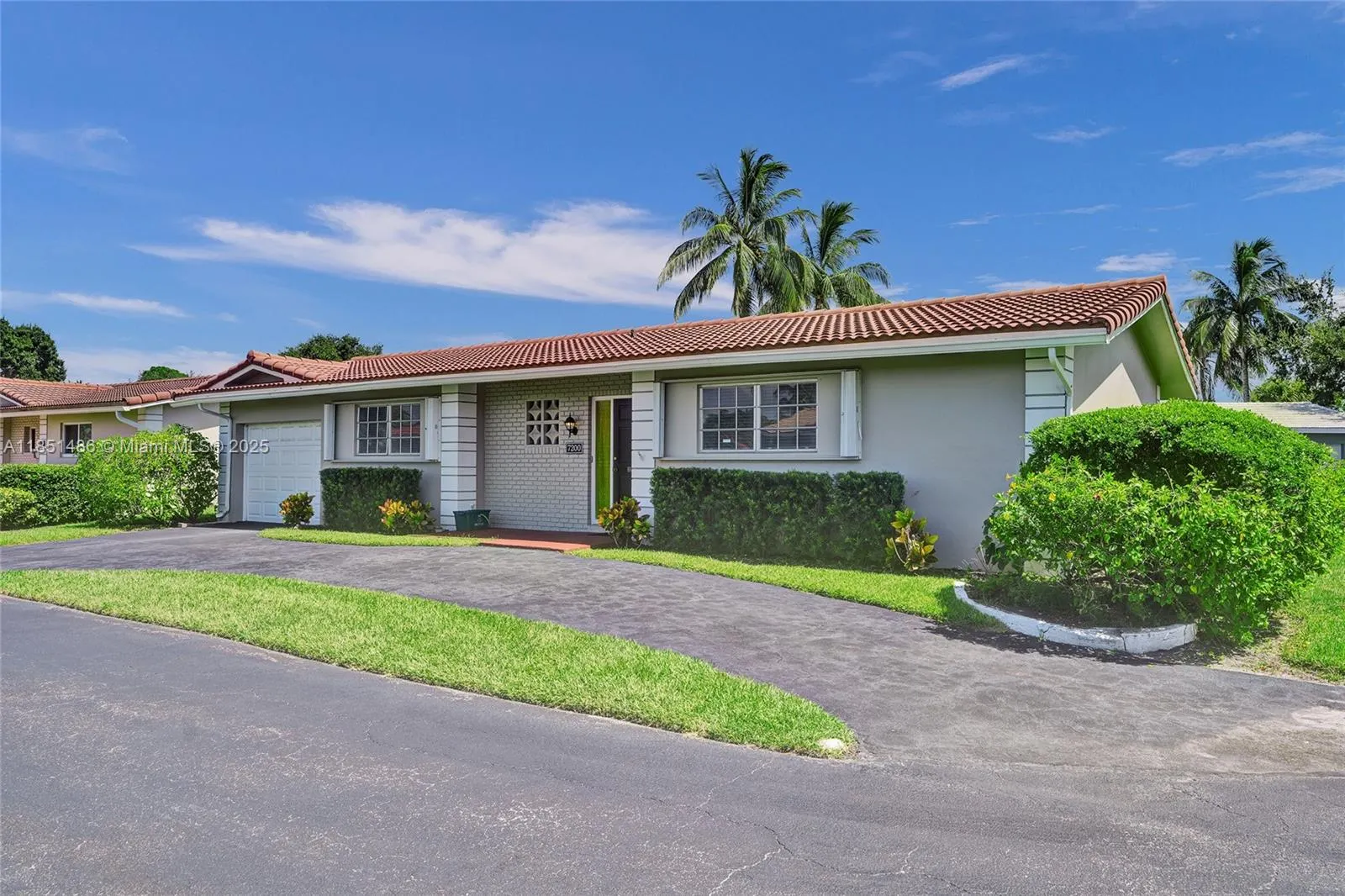 7200 E Tropical Way