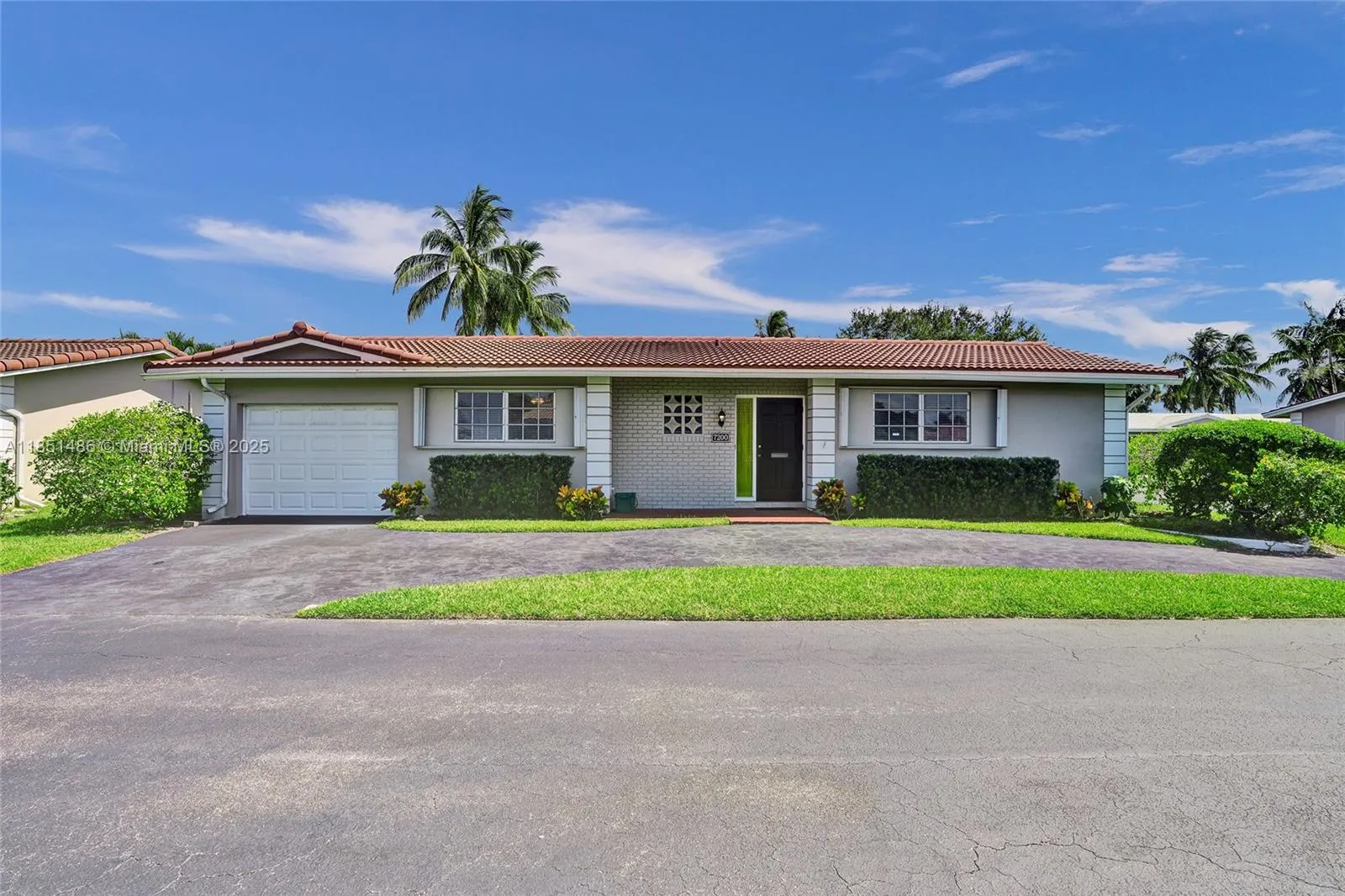7200 E Tropical Way
