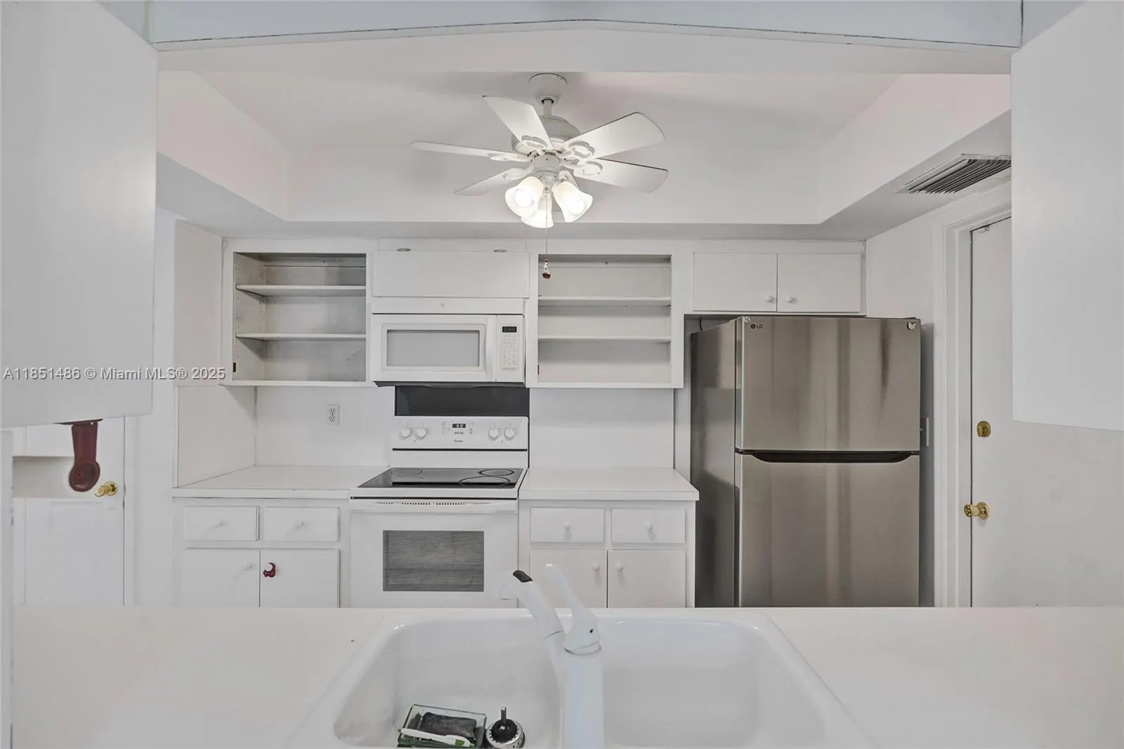 7200 E Tropical Way