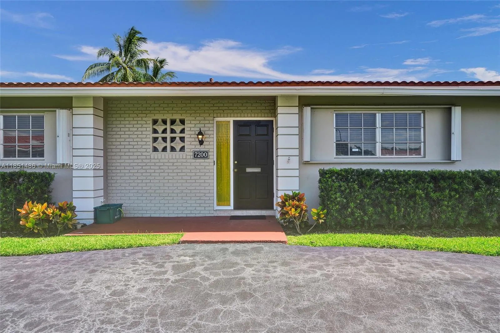 7200 E Tropical Way