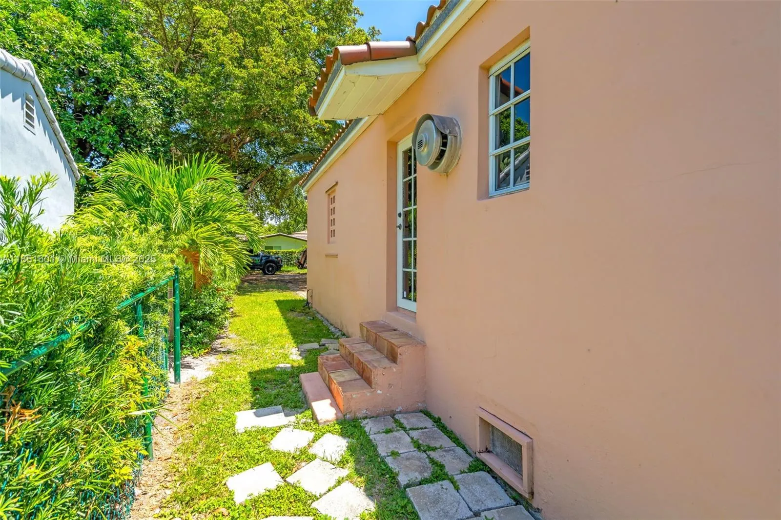448 Cadagua Ave