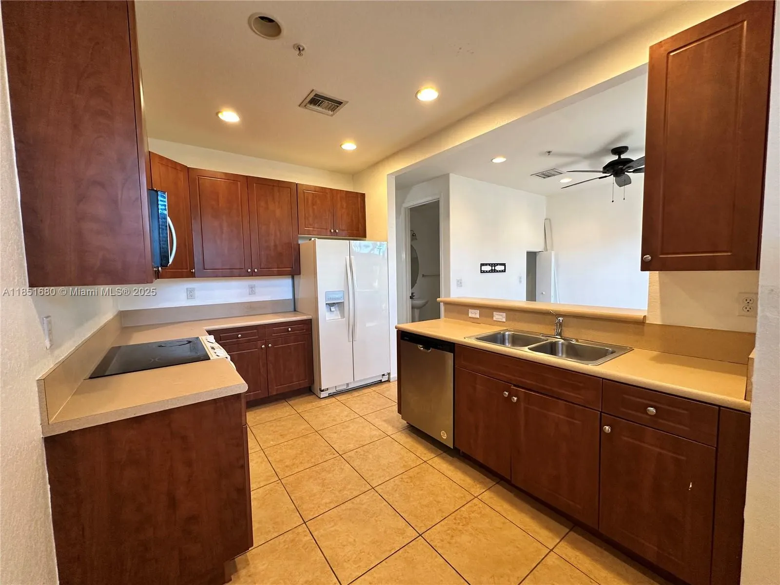 2851 W Prospect Rd, #507