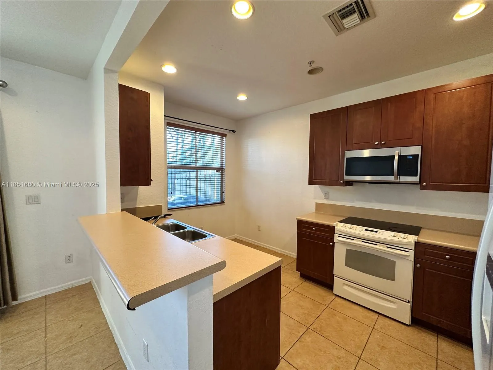 2851 W Prospect Rd, #507