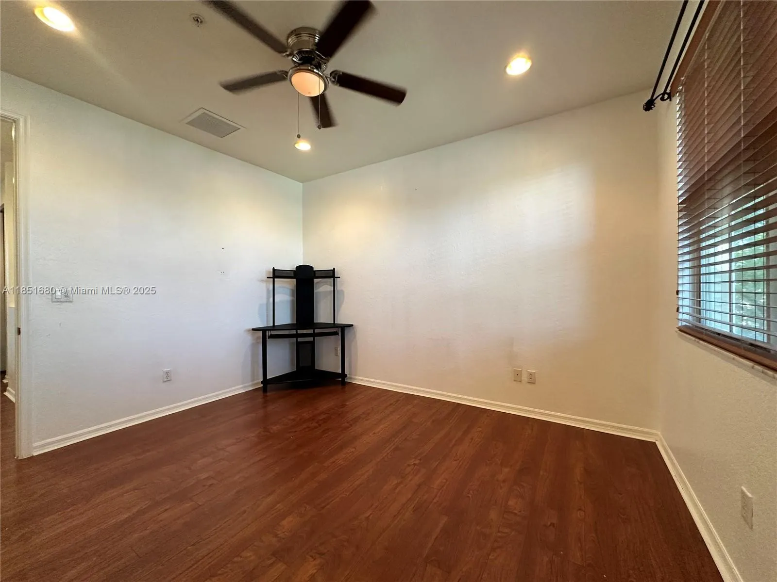 2851 W Prospect Rd, #507