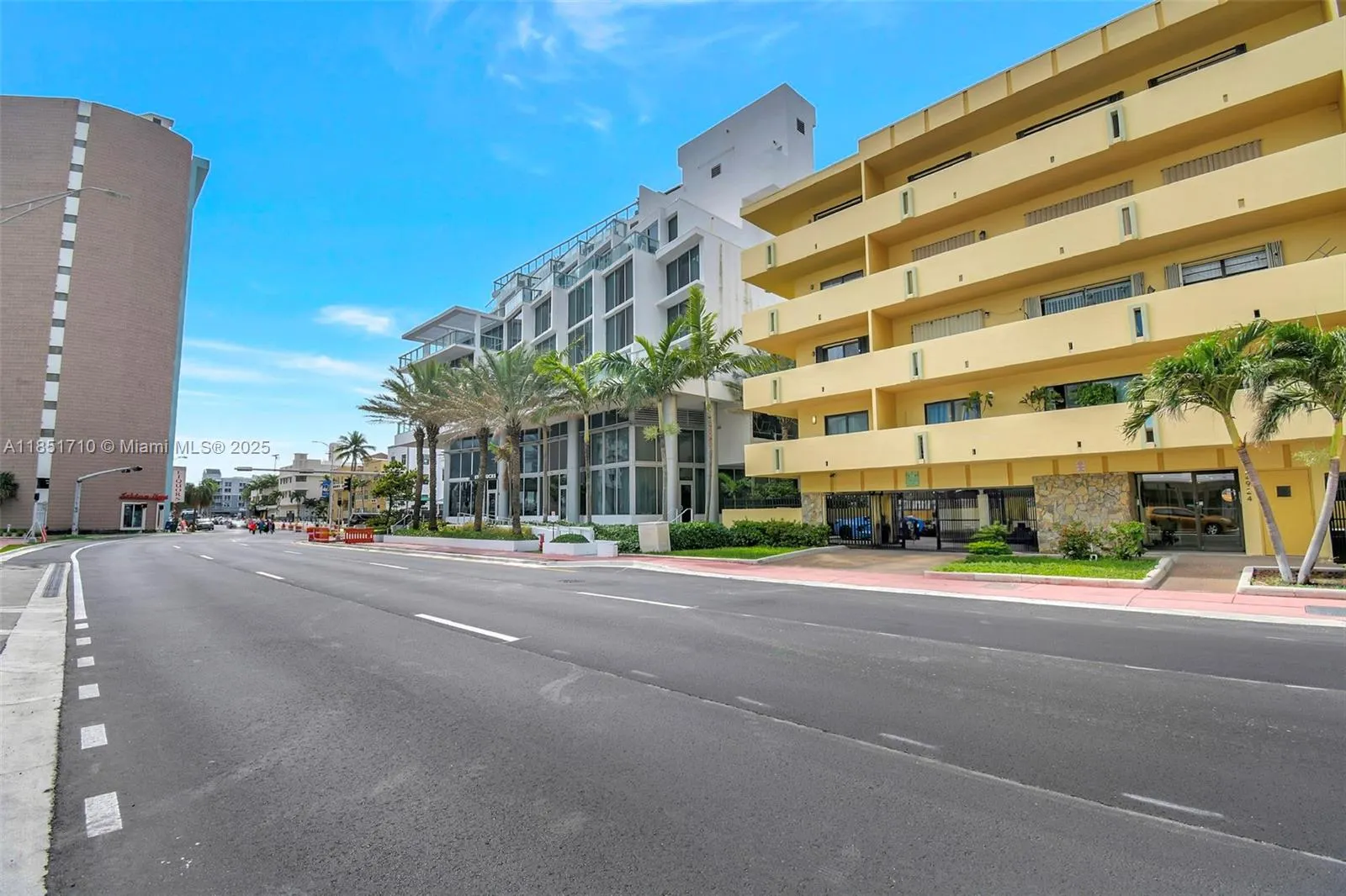 2924 Collins Avenue, #303