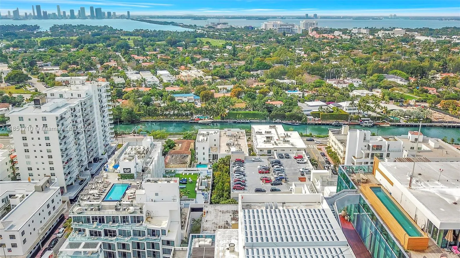 2924 Collins Avenue, #303