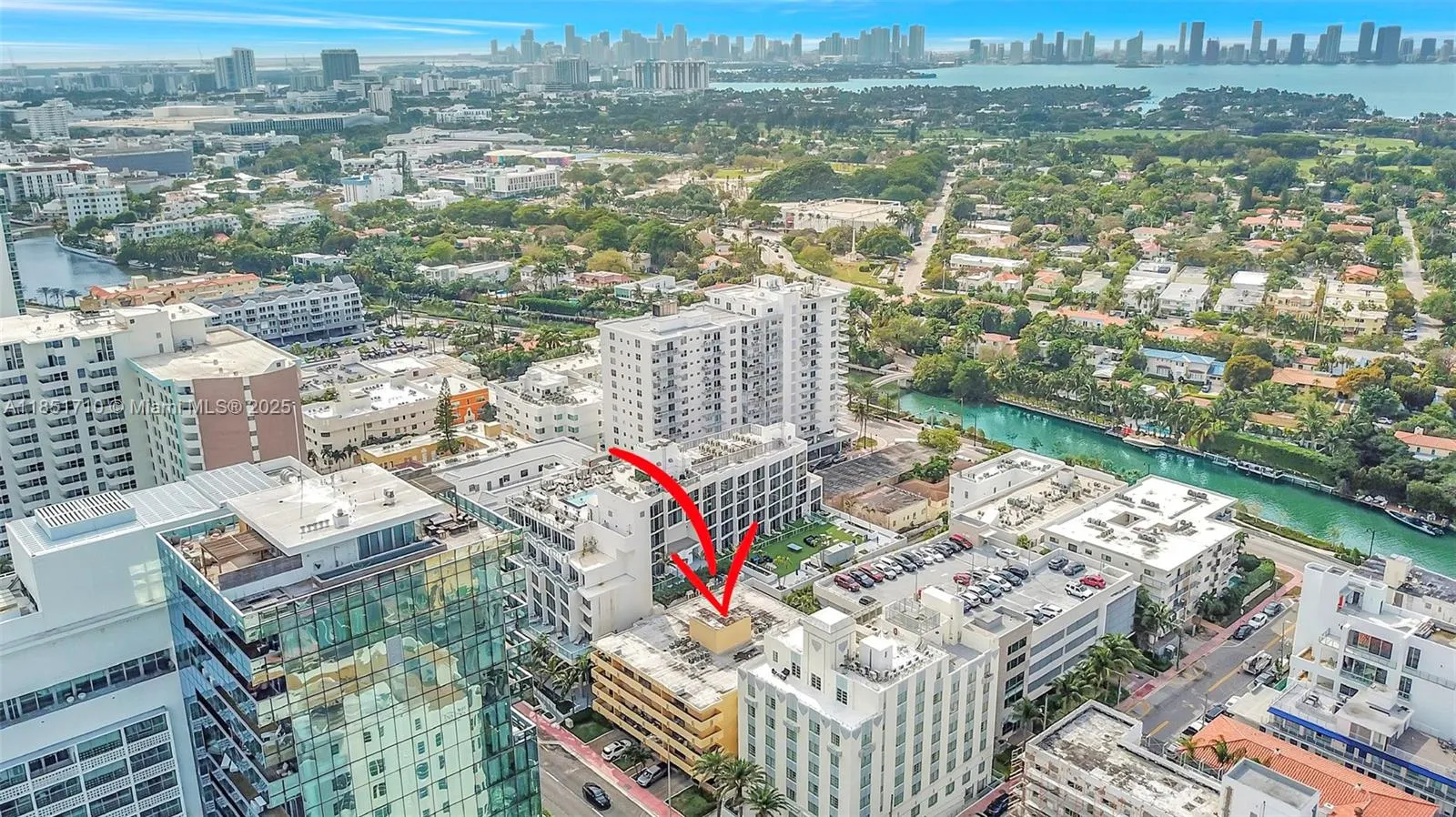 2924 Collins Avenue, #303