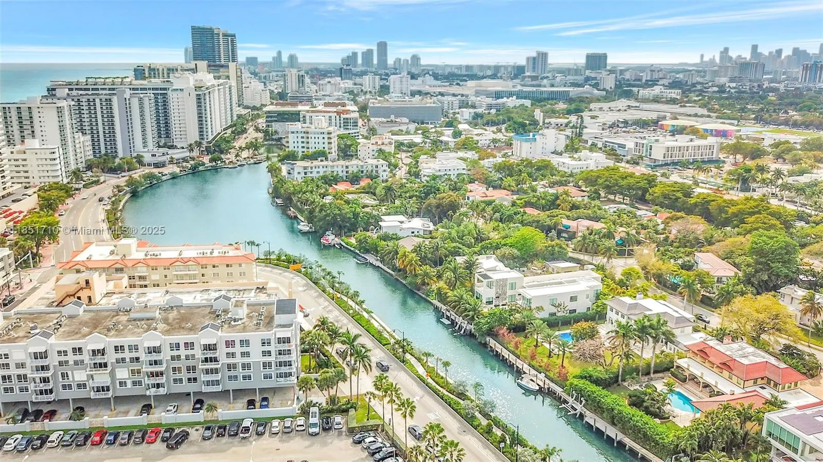 2924 Collins Avenue, #303