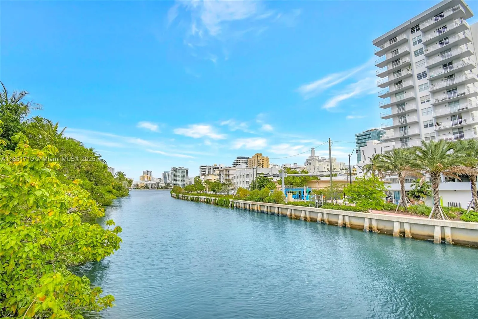 2924 Collins Avenue, #303