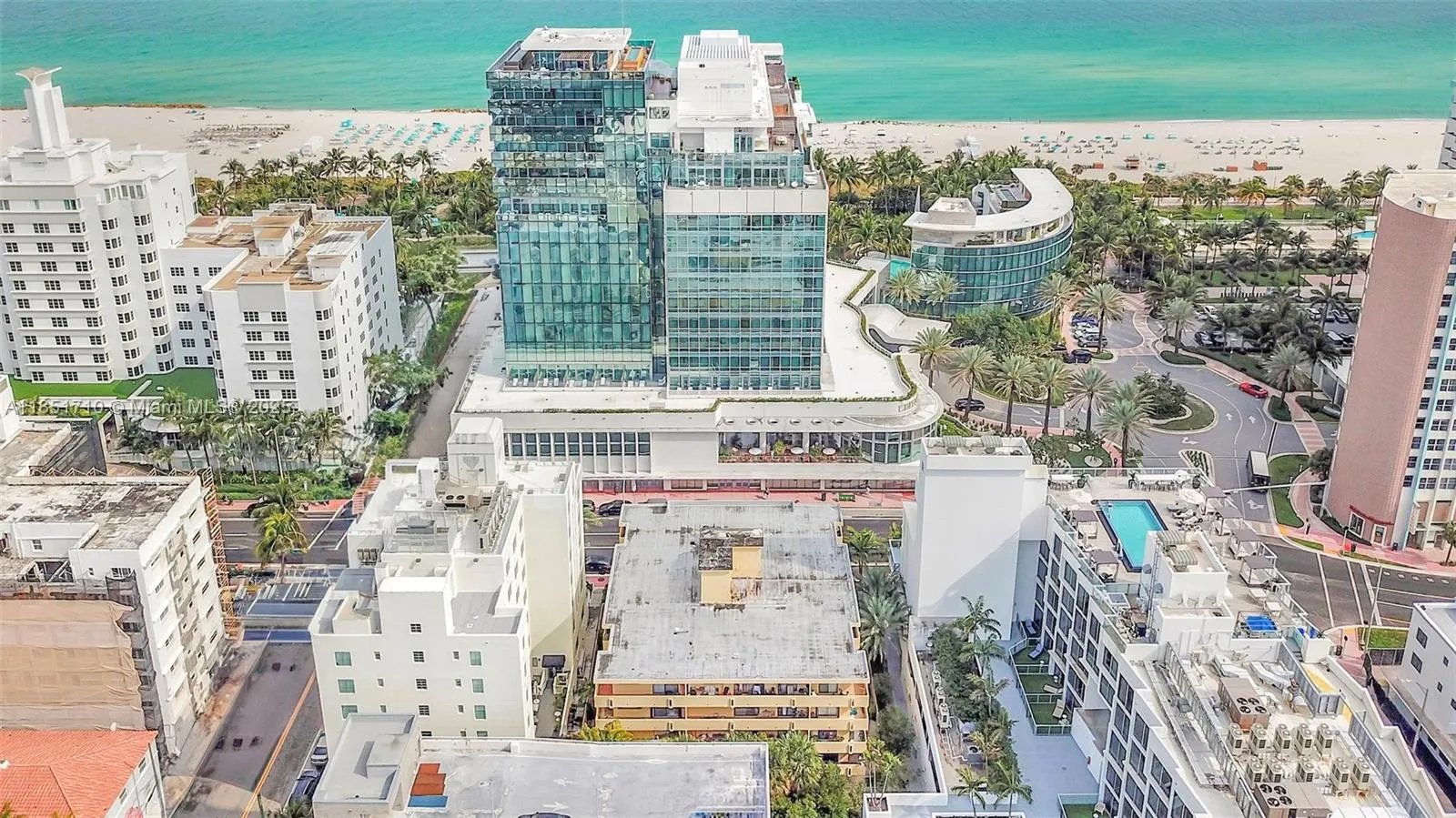 2924 Collins Avenue, #303