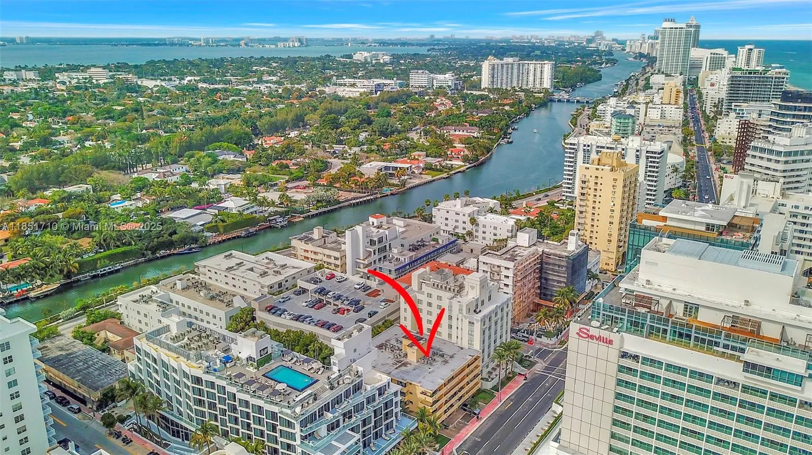 2924 Collins Avenue, #303