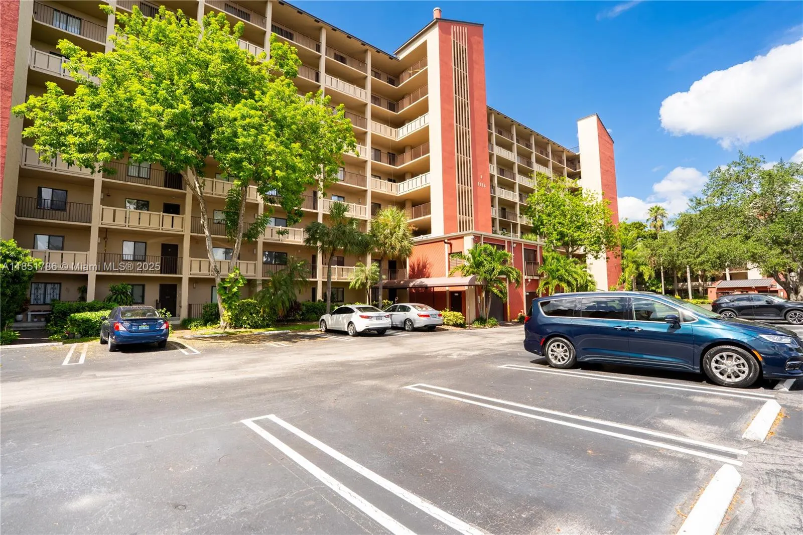 2206 S Cypress Bend Dr, #305