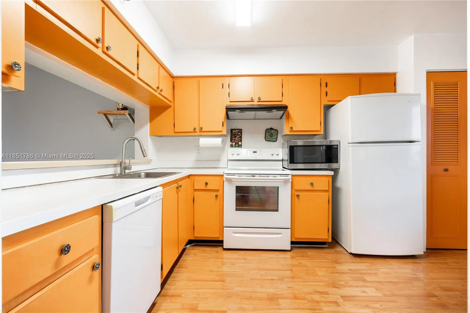 2206 S Cypress Bend Dr, #305