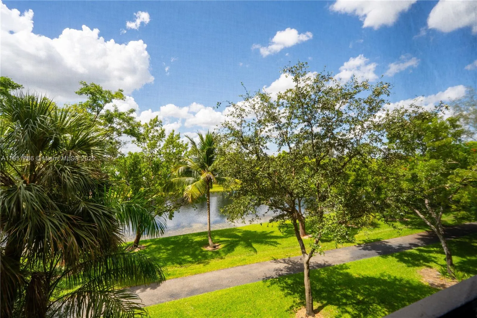 2206 S Cypress Bend Dr, #305