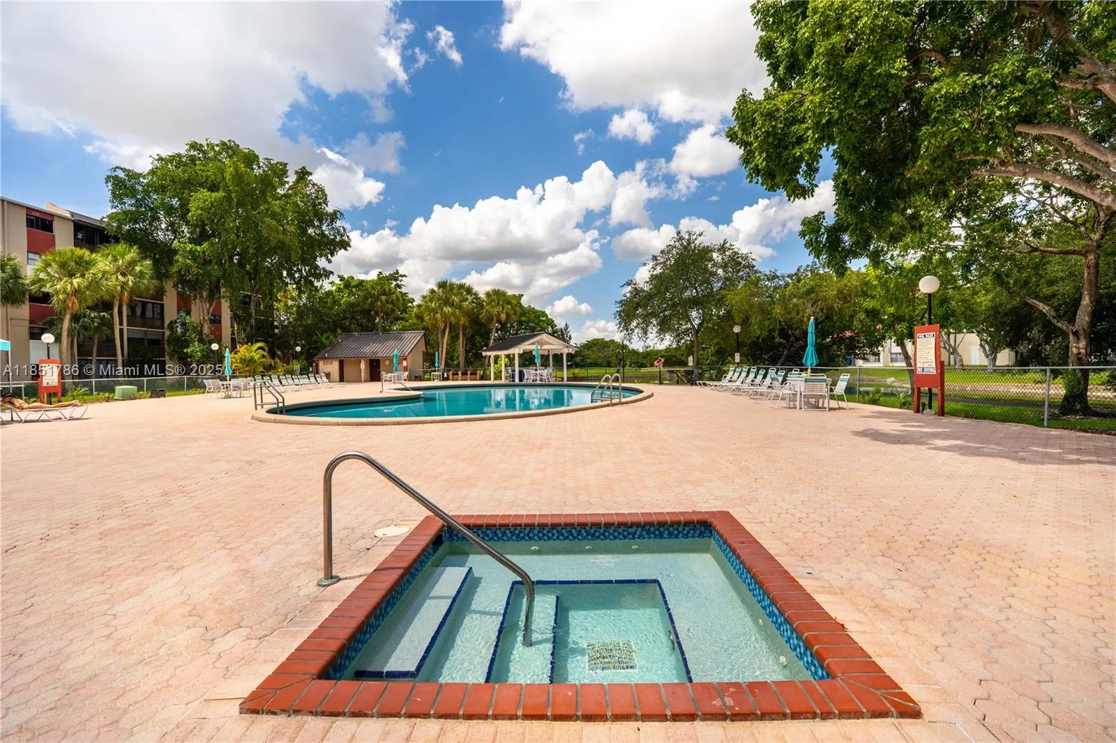 2206 S Cypress Bend Dr, #305