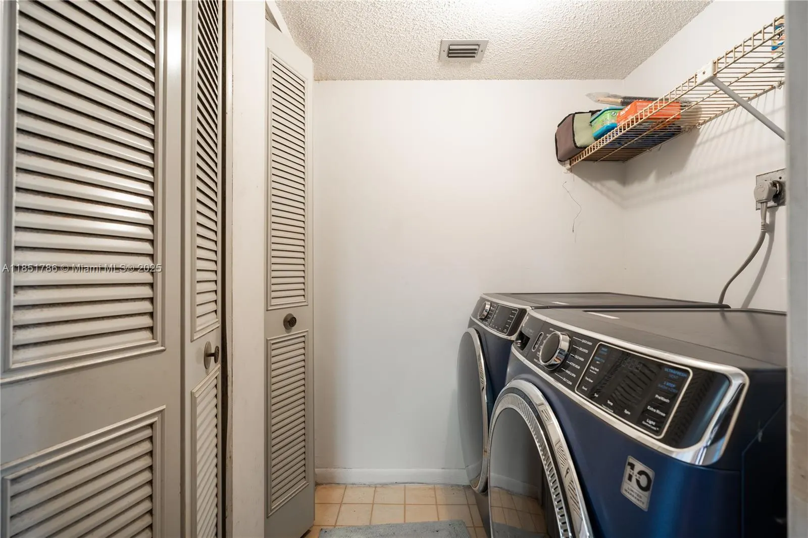 2206 S Cypress Bend Dr, #305