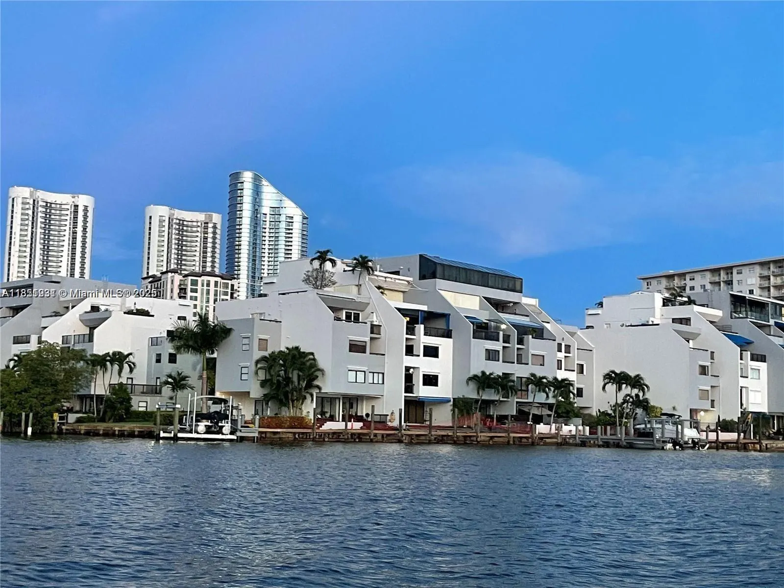 399 Poinciana Dr, #1215